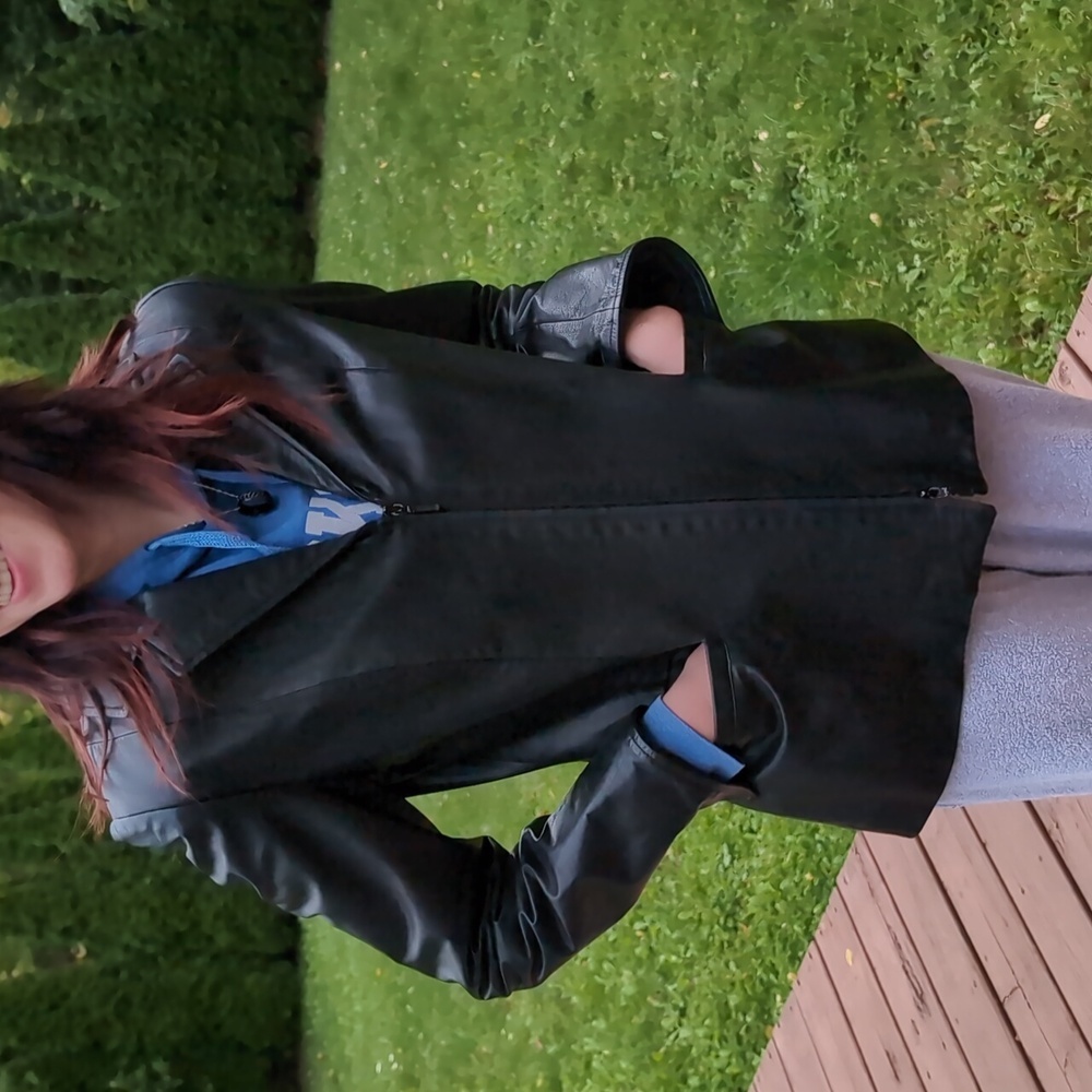 Danier Women's Black Leather Jacket Size Small